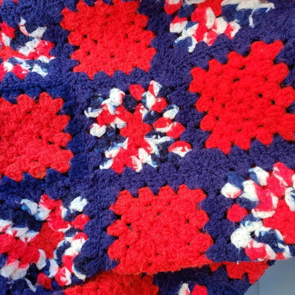 Patriotic Granny Afghan 60"x74" Red White Blue - Picture 8 of 11